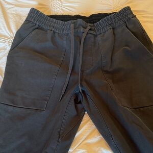 ✅lulu lemon (label missing) Charcoal gray pants. Men’s LG  (label missing). EUC